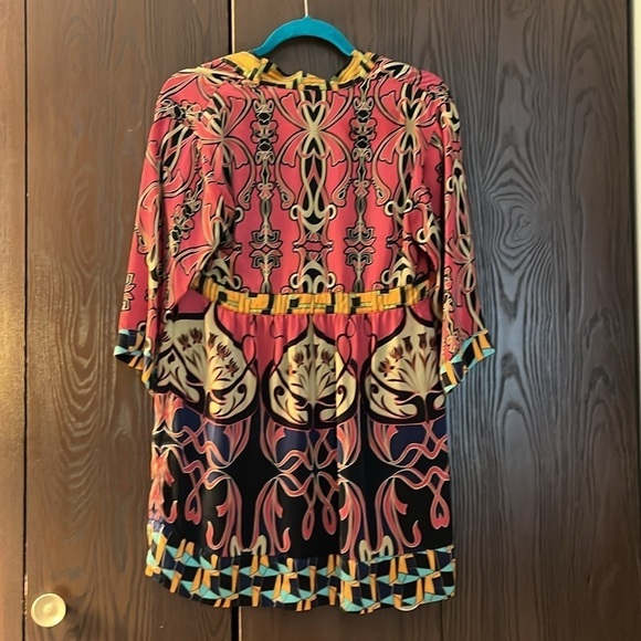 Cabi 100% silk top. 3/4 sleeved. Tie at the waist. Size Small - Picture 6 of 10